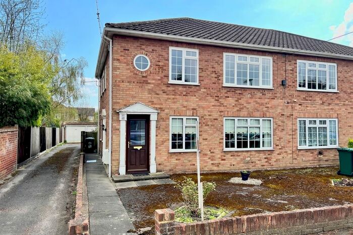 2 Bedroom Maisonette To Rent In Sidney Road, Staines-Upon-Thames, Surrey, TW18