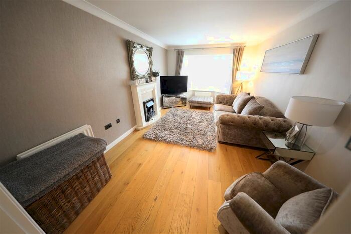 4 Bedroom Detached House For Sale In St. Marys Close, Hessle, HU13