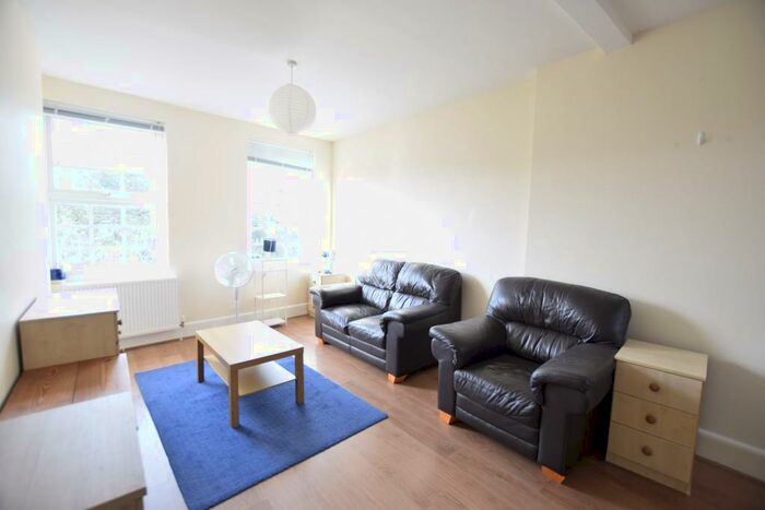 3 Bedroom Flat To Rent In Minton Chambers, - Westover Road, Bournemouth, BH1