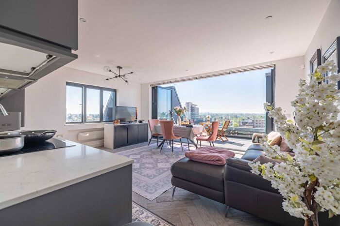 2 Bedroom Apartment For Sale In Wellington Street, Slough, SL1