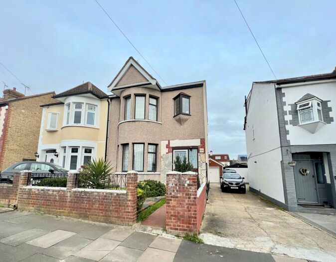 4 Bedroom Semi-Detached House To Rent In Victoria Road, Southend-on-Sea, Essex, SS1