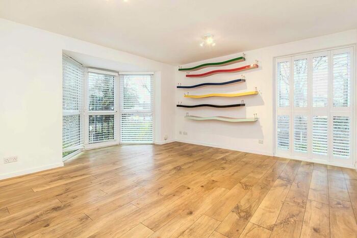 2 Bedroom Flat To Rent In Station Road, Hampton, TW12