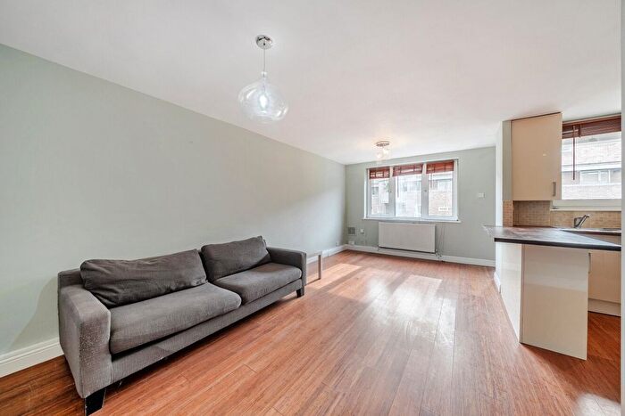 1 Bedroom Maisonette For Sale In Lydney Close, Southfields, SW19
