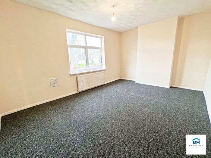 3 Bedroom Flat To Rent In Abbey Lane, Leicester, LE4