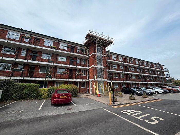 3 Bedroom Flat To Rent In Eccles New Road, Salford, M5