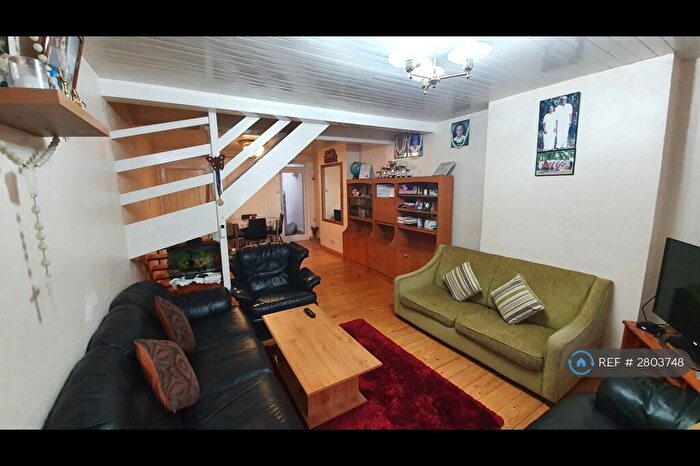 3 Bedroom End Of Terrace House To Rent In Queens Road, Slough, SL1