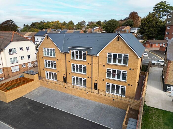 2 Bedroom Flat To Rent In Milton Mount, Old Road East, Gravesend, Kent, DA12