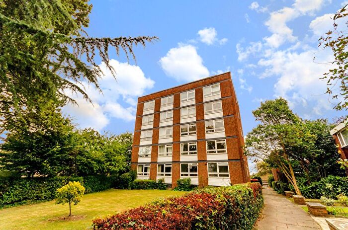 2 Bedroom Flat To Rent In Putney Heath Lane, Putney, London, SW15