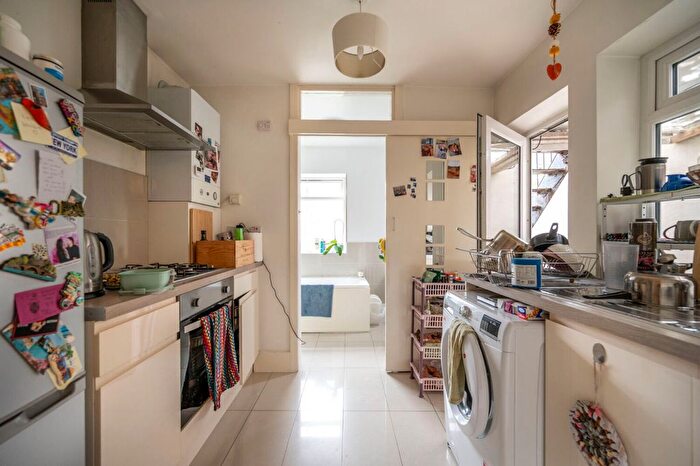 1 Bedroom Flat For Sale In Odessa Road, Forest Gate, London, E7