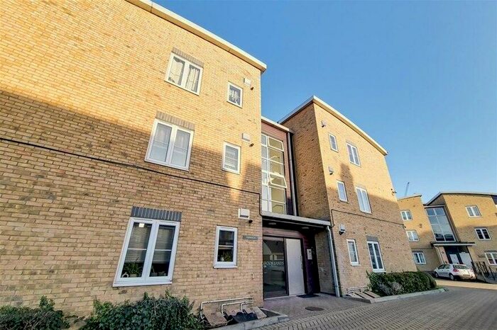 2 Bedroom Flat To Rent In Romside Place, Romford, RM7