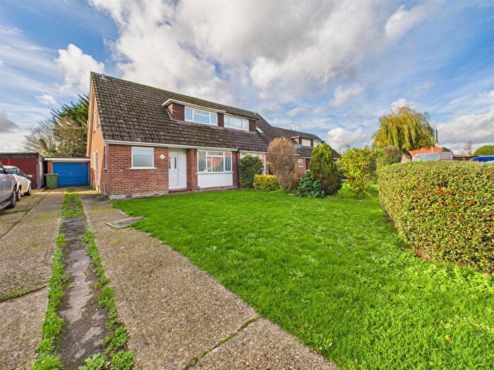 3 Bedroom Semi Detached House For Sale In Cavalier Close, Theale, Reading, RG7