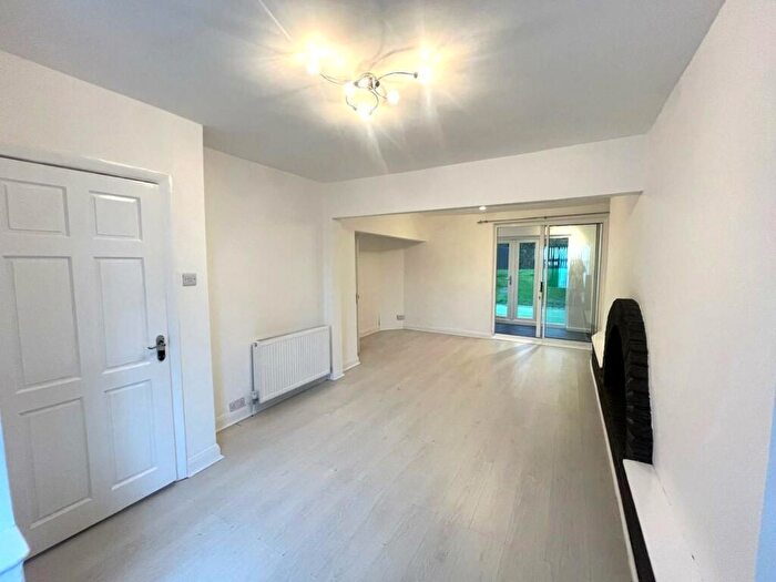 2 Bedroom End Of Terrace House To Rent In Brookfield Avenue, Bredbury, SK6