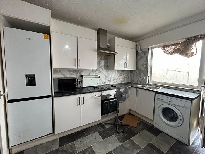 3 Bedroom Flat To Rent In Hampton Road West, TW13