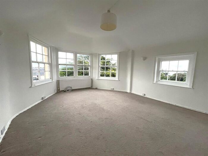 3 Bedroom Apartment To Rent In South Terrace, Littlehampton, BN17