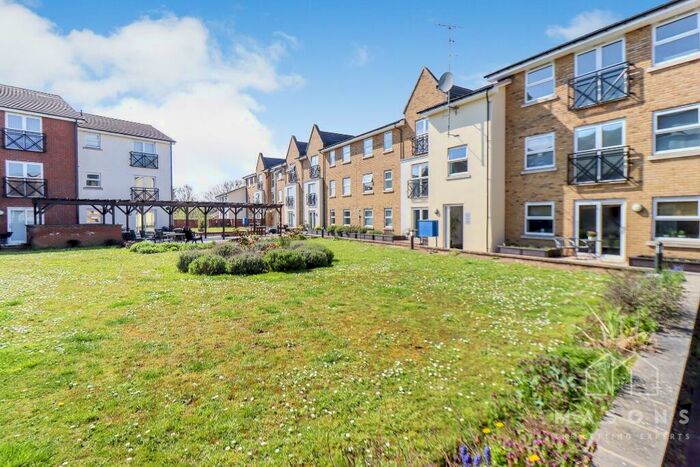 2 Bedroom Flat To Rent In Walsworth Road, Hitchin, SG4