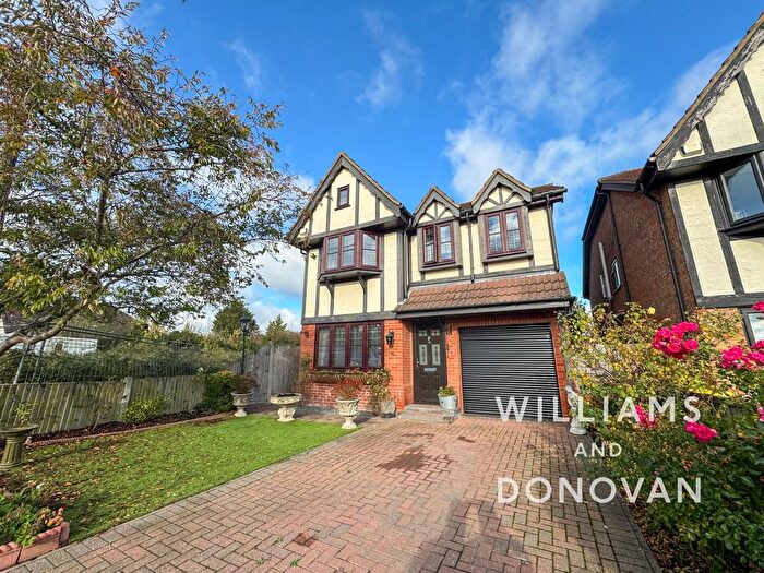 4 Bedroom Detached House For Sale In Albert Road, Ashingdon, SS4