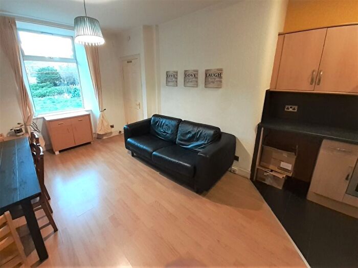 1 Bedroom Flat To Rent In Albion Terrace, Leith, Edinburgh, EH7
