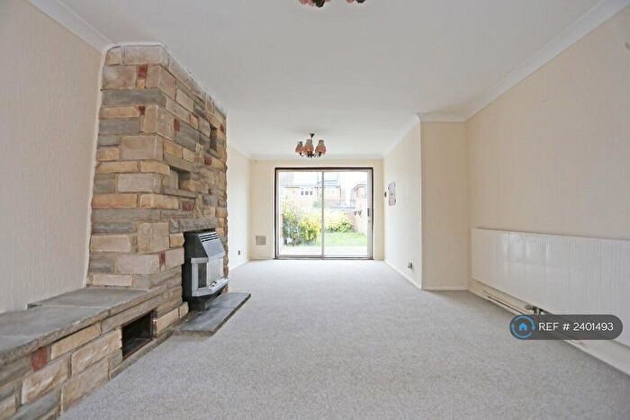4 Bedroom Semi-Detached House To Rent In Swanbourne Drive, Hornchurch, RM12