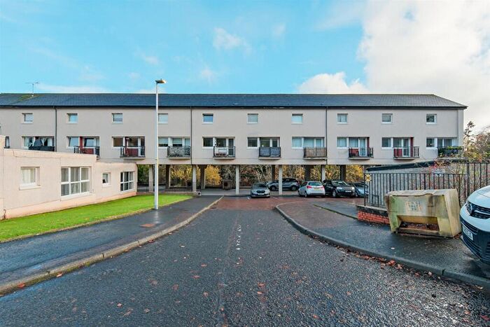 2 Bedroom Flat To Rent In Forrest Place, Crossford, Carluke, ML8