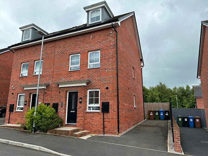 3 Bedroom Semi-Detached House For Sale In Greencroft Lane, Hyde, SK14