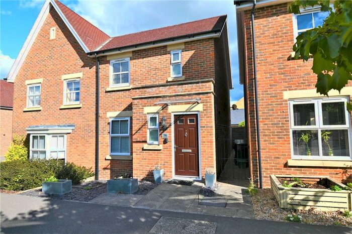 3 Bedroom Semi-Detached House To Rent In Avington Way, Sherfield-on-Loddon, Hook, Hampshire, RG27