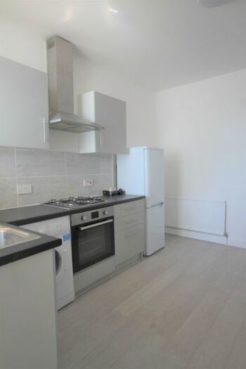 1 Bedroom Flat To Rent In Lewin Road, Streatham, SW16