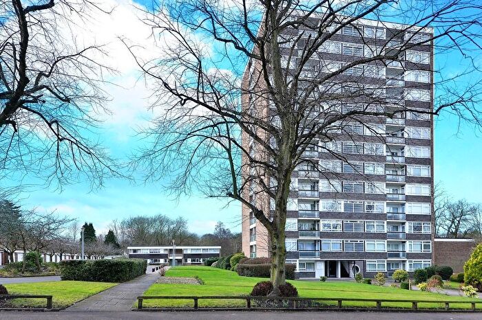 2 Bedroom Flat To Rent In Chadbrook Crest, Edgbaston, Birmingham, B15