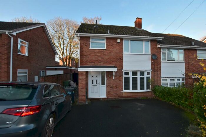 3 Bedroom House To Rent In Ashdown Drive, Stourbridge, DY8