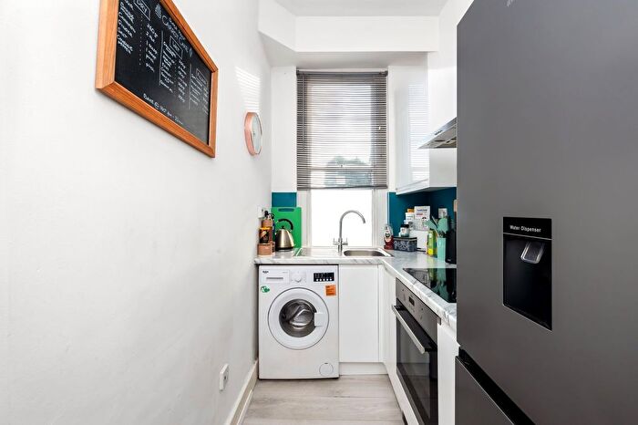 1 Bedroom Flat For Sale In London Road, Uckfield, TN22