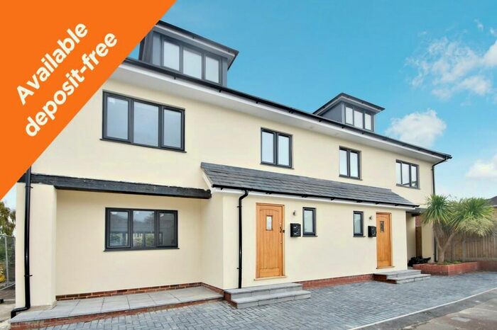 4 Bedroom Semi-Detached House To Rent In Deposit Free Option Available Poole Road, Itchen, SO19