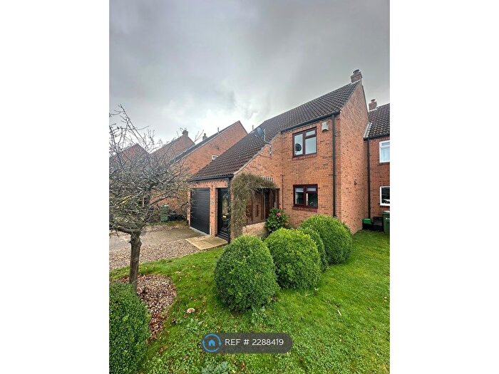 3 Bedroom Semi-Detached House To Rent In Back Lane, York, YO26