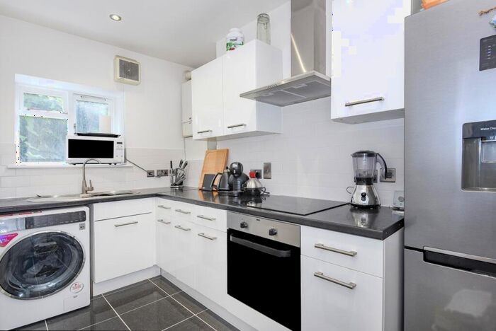 Flat To Rent In Paget Street Clerkenwell, EC1V