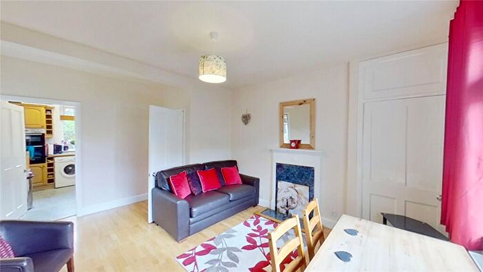 3 Bedroom Flat To Rent In Royston Mains Place, Edinburgh, EH5