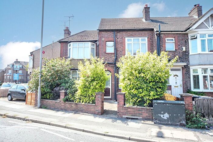 3 Bedroom Semi-Detached House For Sale In Hitchin Road, Luton, Bedfordshire, LU2