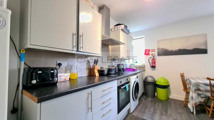 2 Bedroom Flat To Rent In Bradford Road, Huddersfield, HD1