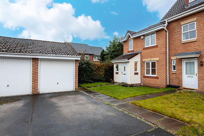 4 Bedroom End Of Terrace House For Sale In Charnley Close, Sale, M33