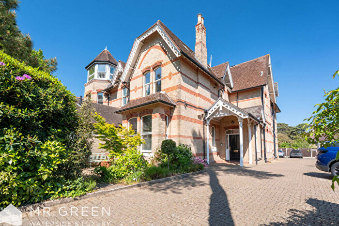 2 Bedroom Apartment For Sale In Manor Road, Bournemouth, Dorset, BH1