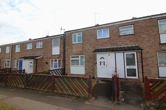 3 Bedroom Terraced House For Sale In Viking Court, Stanground, Peterborough, PE2