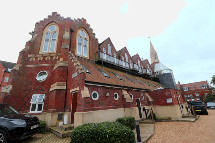 2 Bedroom Apartment To Rent In Clements Park - Warley, CM14