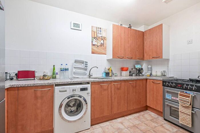 3 Bedroom Flat To Rent In Barking Road, Canning Town, London, E16