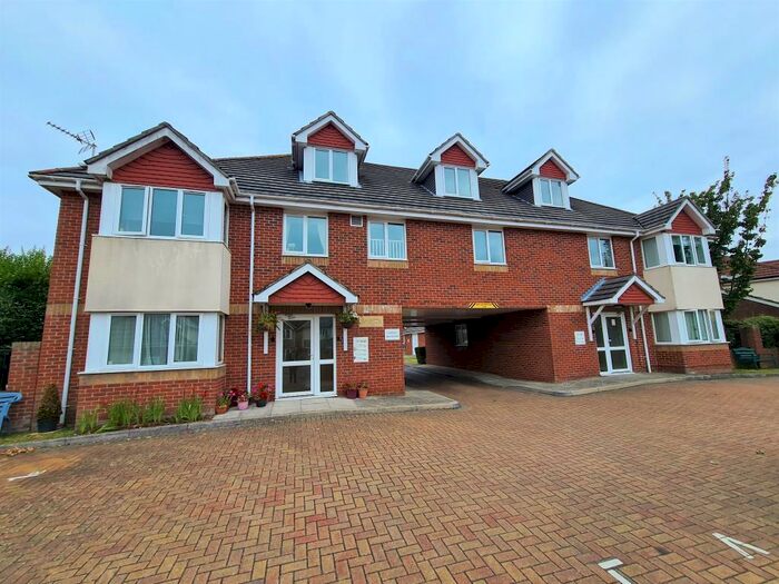 2 Bedroom Flat To Rent In Station Road, Netley Abbey, SO31