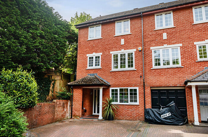 4 Bedroom End Of Terrace House To Rent In Stalybridge Close, Park Gate, Southampton, Hampshire, SO31