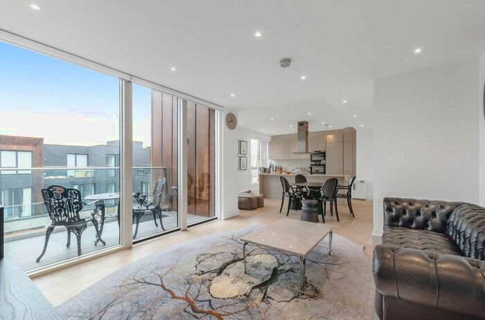 3 Bedroom Flat To Rent In Rochester Place, Camden, London, NW1