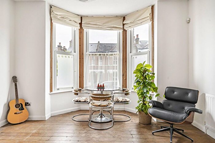 1 Bedroom Flat To Rent In St. Julians Farm Road, London, SE27