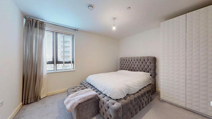 1 Bedroom Flat To Rent In Lakeside Drive, London, NW10