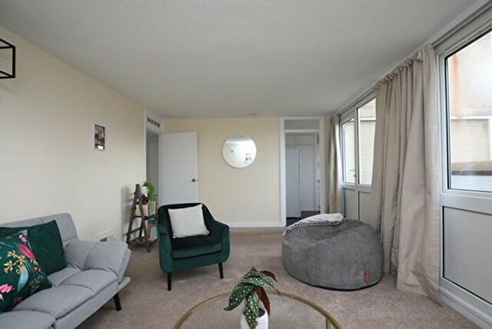 2 Bedroom Apartment To Rent In Mountbatten Square, SL4