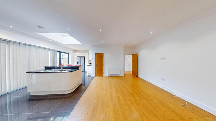 5 Bedroom Terraced House To Rent In Borden Avenue, London, EN1