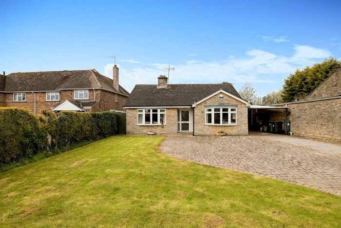 3 Bedroom Detached Bungalow For Sale In Charlton Way, Farthinghoe, Brackley, NN13