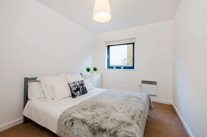 2 Bedroom Flat To Rent In Carmine Wharf, Limehouse, London, E14