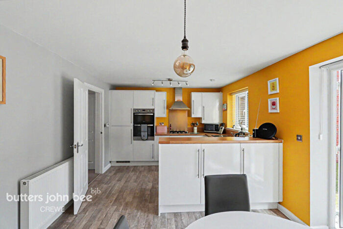 3 Bedroom Detached House For Sale In Sandbrook Close, Crewe, CW2